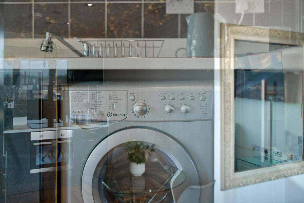Sidemerseylivings - Central, Bright, And Convenient 2-Bedroom Apartment With Parking 리버풀 외부 사진